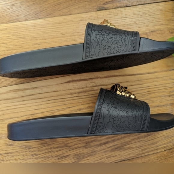 NEW Versace Black Pool Slide Sandals with Gold Medusa Head - Picture 16 of 16